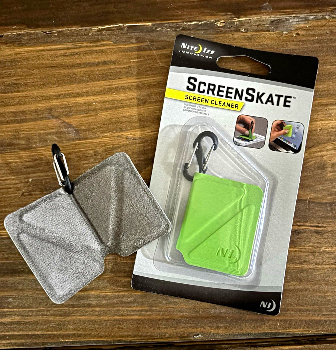 Nite Ize ScreenSkate Screen Cleaner Kit with Microfiber Cleaning Cloth