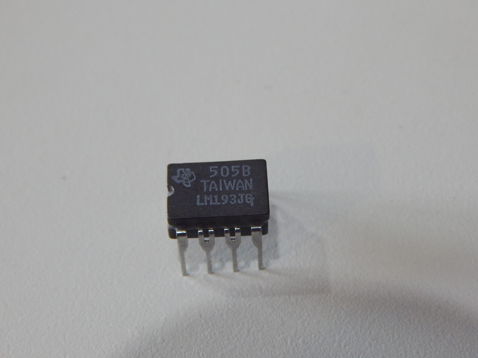 TEXAS INSTRUMENTS TI LM193JG Comparator Dual R-R O/P ±15V/30V 8-Pin CDIP
