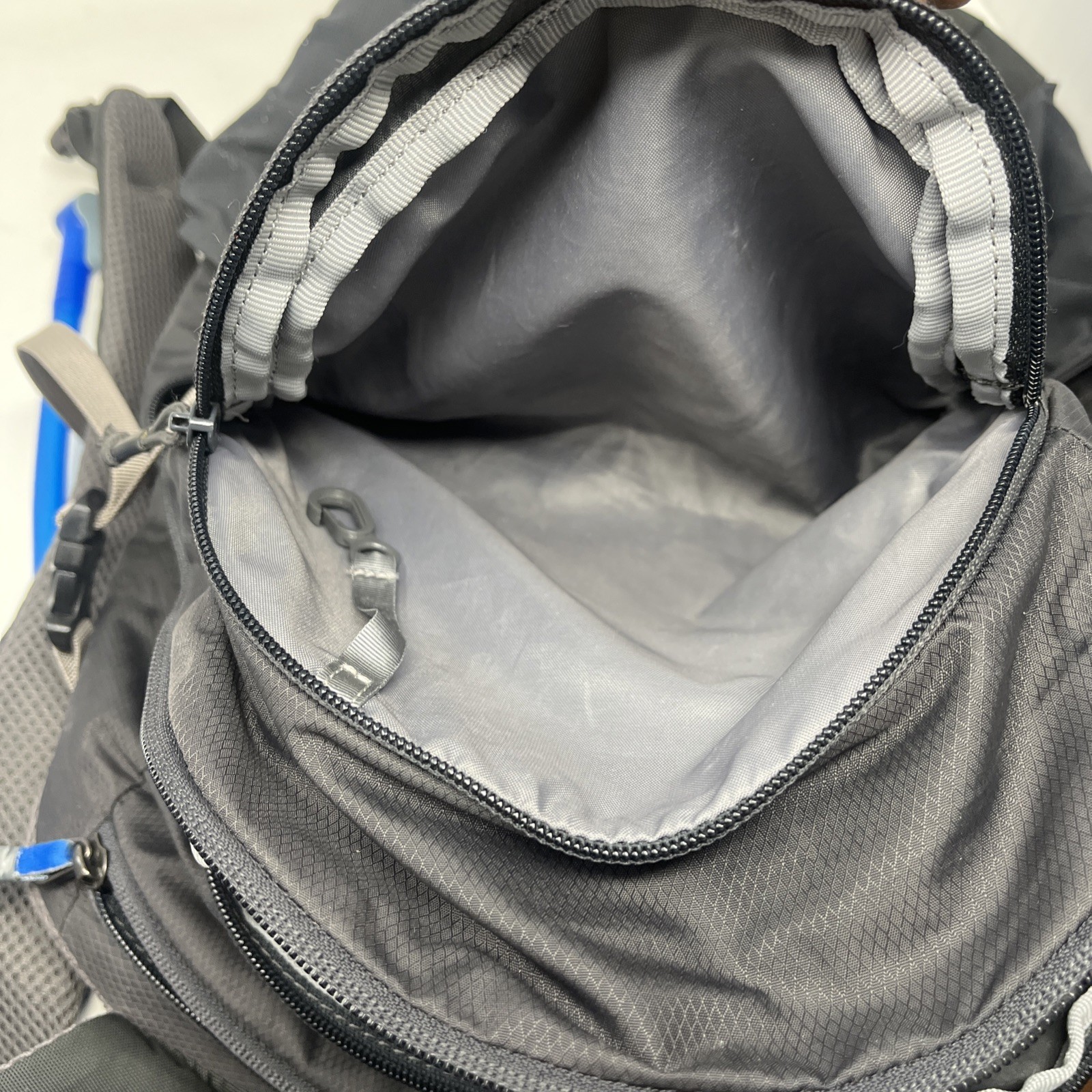 Camelbak Cloud Walker 18 Backpack with drinking pouch