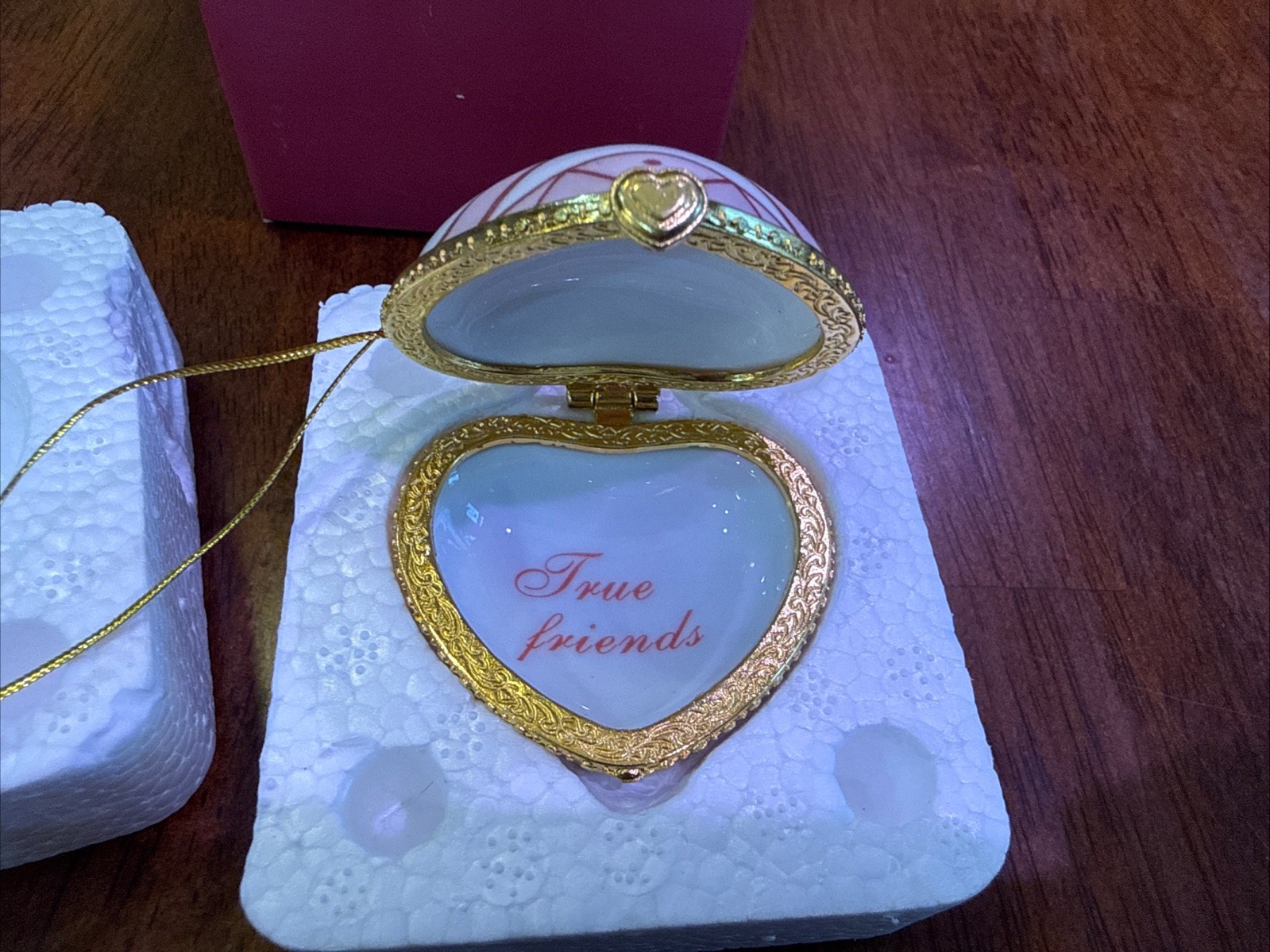 PUFFED PORCELAIN HEART BY VALERIE CHRISTMAS ORNAMENT/TRINKET BOX 'TRUE FRIENDS'