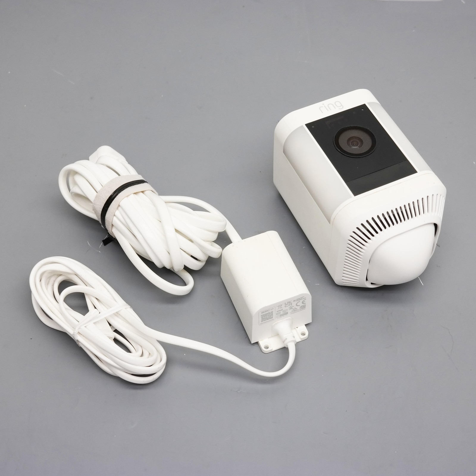 Ring Spotlight Cam Plus B09J1TB7TB Wi-Fi Indoor/Outdoor Surveillance Camera