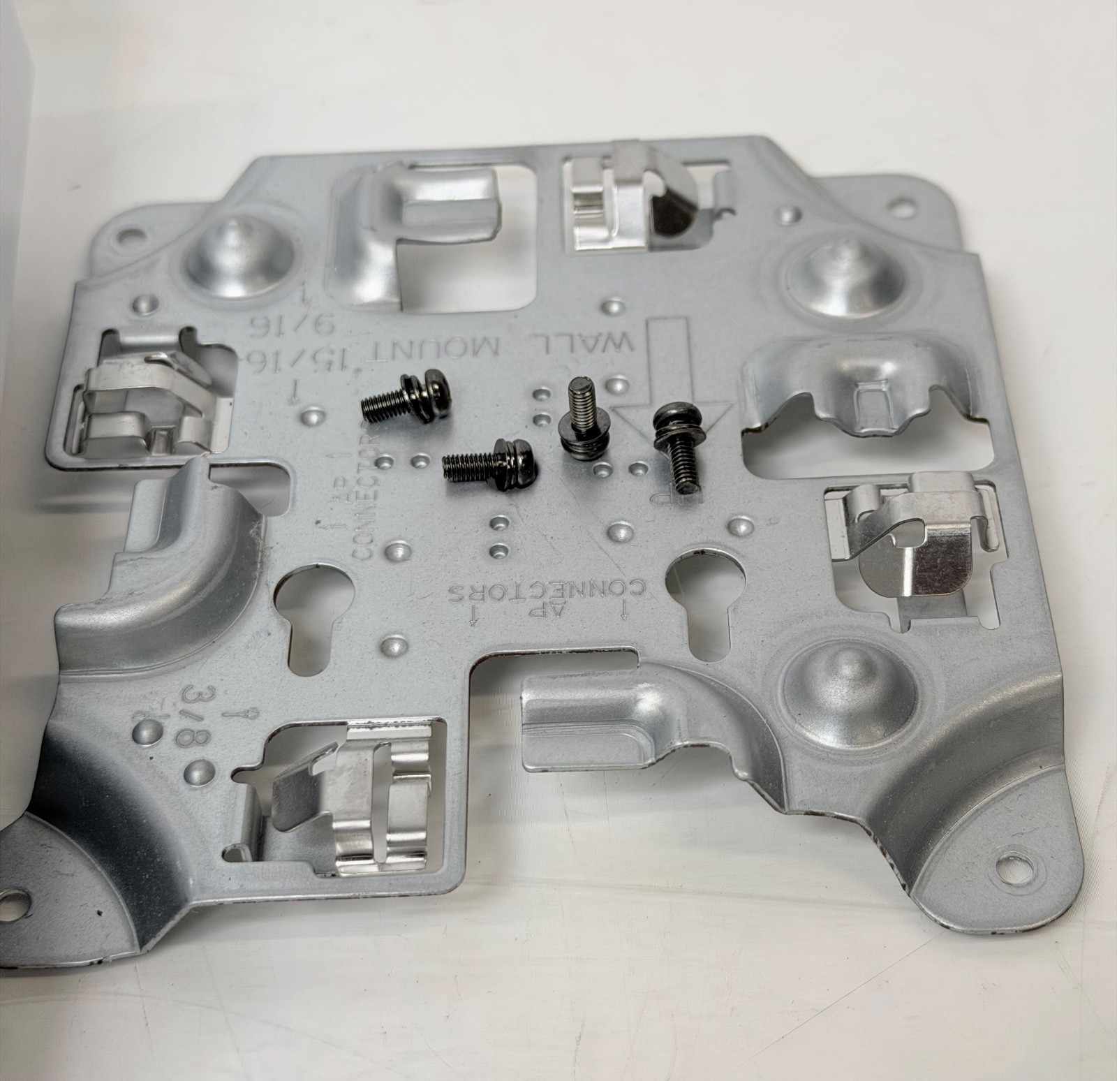 Sophos APX 320 Access Point - includes Mounting Bracket