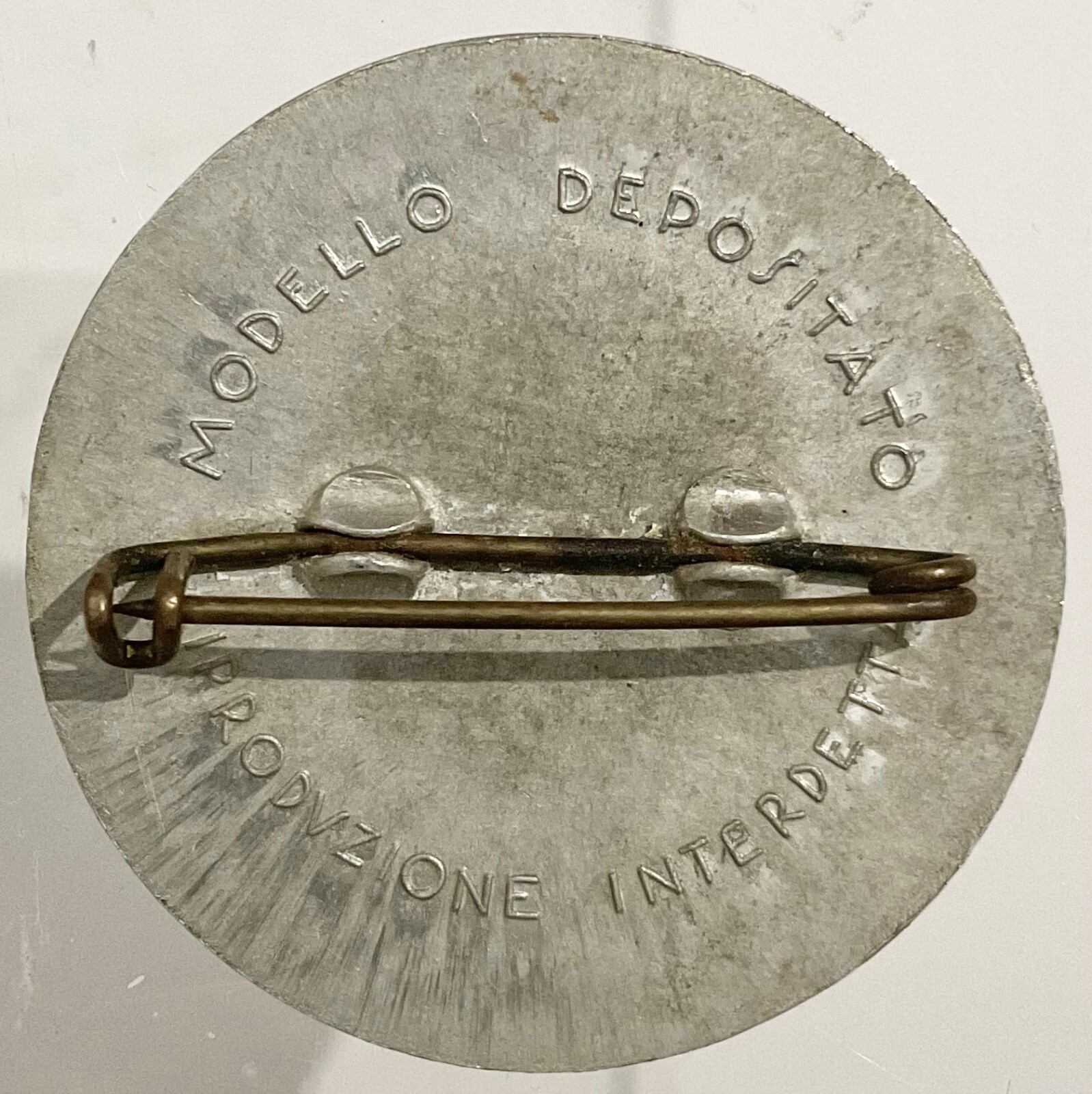 REGNO D’ITALIA GIOVENTÙ ITALIANA DISTINTIVO FERMA FAZZOLETTO IN ALLUMINIO