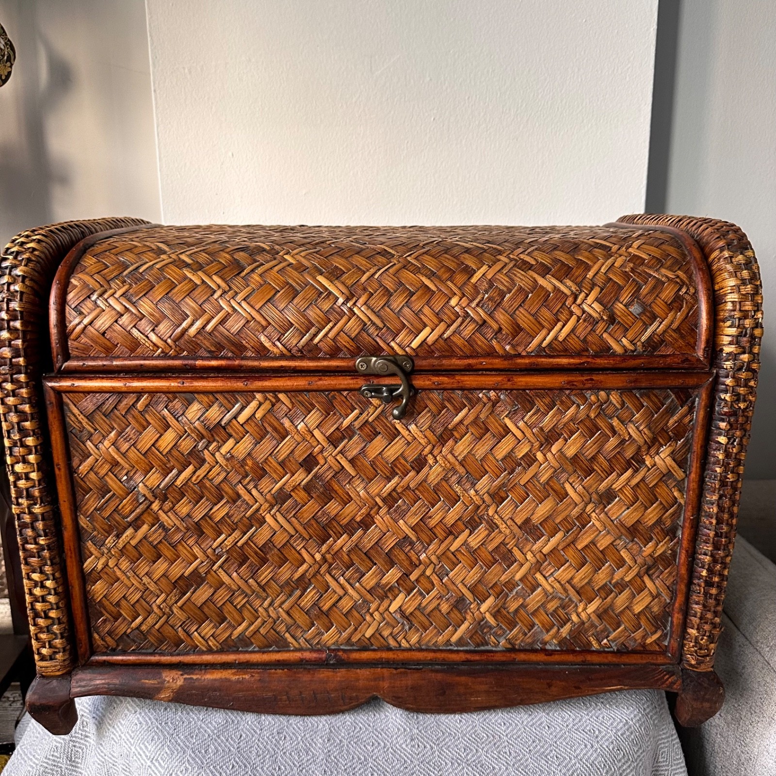 Vintage Large handmade Wicker Rattan chest Wood footed, brass clasp 21x15x13"