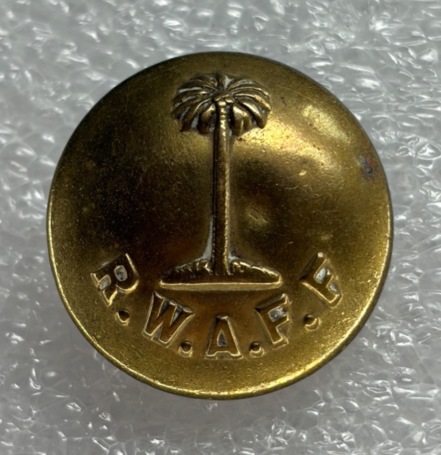 SINGLE R.W.A.F.F. (ROYAL WEST AFRICAN FRONTIER FORCE) UNIFORM BUTTON 22.5MM