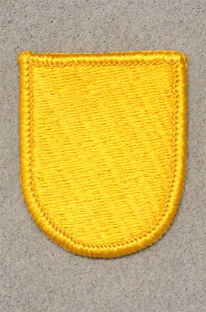 Army Beret Flash Patch 586: Headquarters, 1st Cavalry Division - merrowed edge
