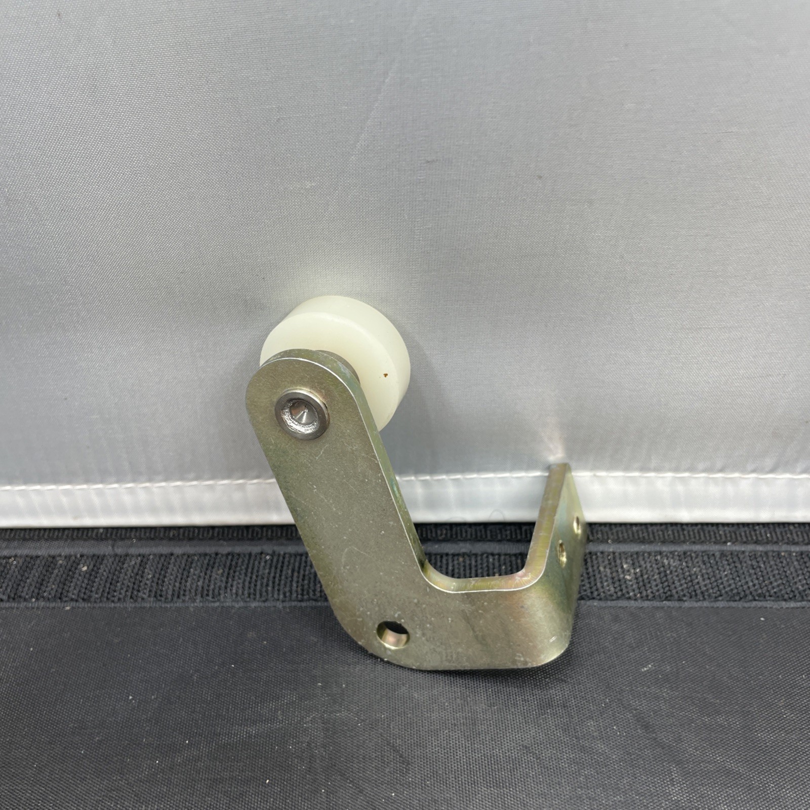 STANLEY ACCESSBOTTOM GUIDE FSL-LH; INCLUDES: BRACKET, ROLLER & C-CLIP515192