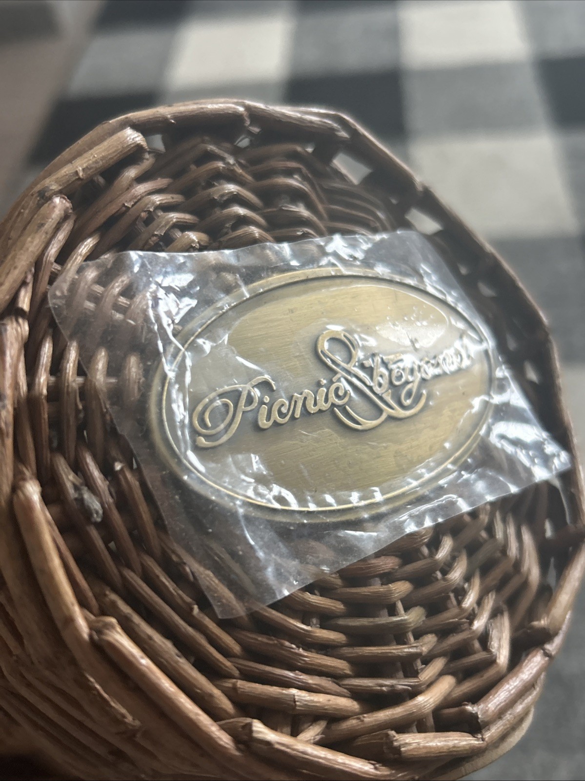 Picnics And Beyond Hanging Wine Basket With Tag