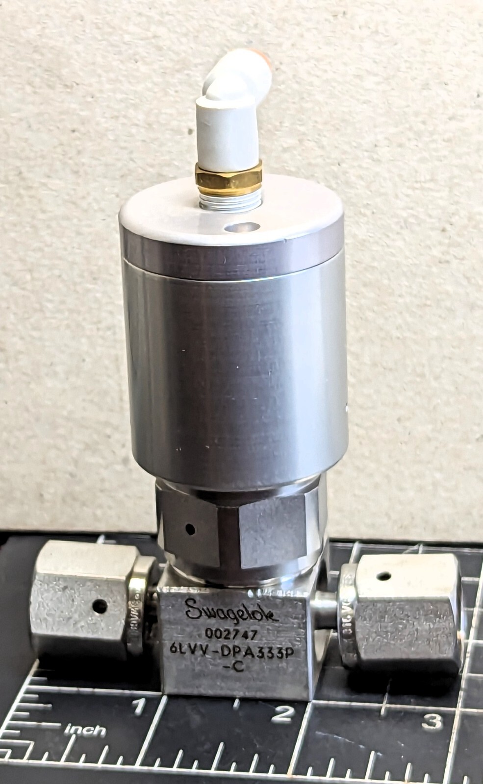 Swagelok High-Flow 3-Port Diaphragm-Sealed Valve 6LVV-DPA333P-C USED [B1BC]