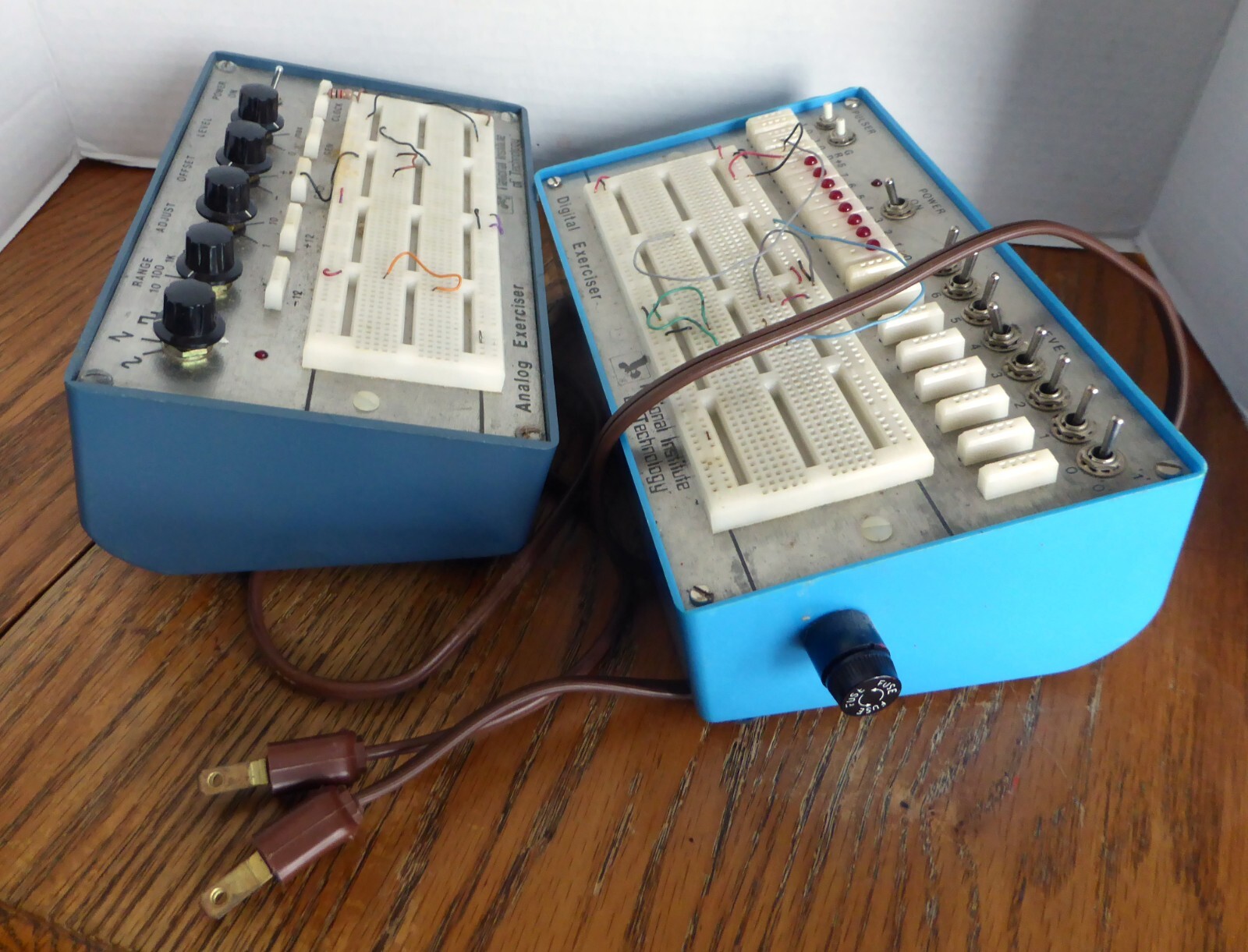 LOT OF 2 VINTAGE 1985 ELECTRONIC EXERSIZERS (ANALOG & DIGITAL) FROM N.I.T.