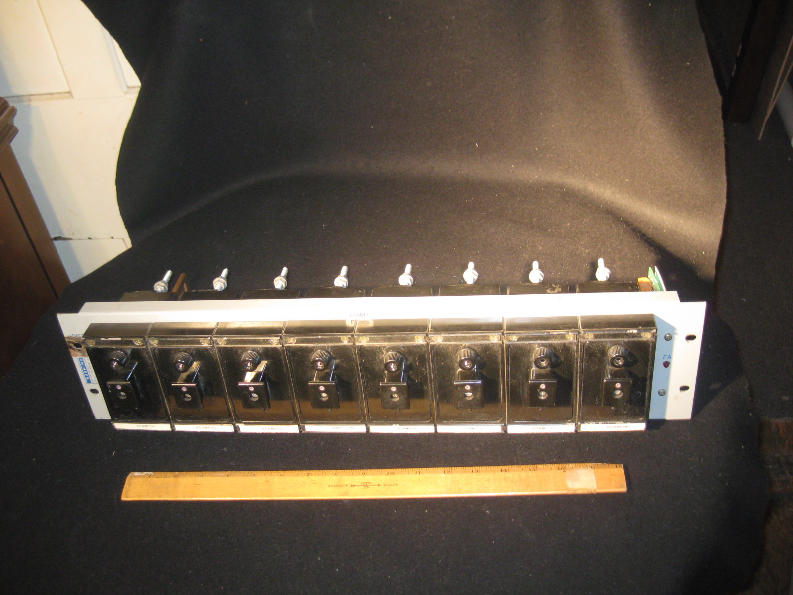 Solar Battery Fuse assembly 8x 60a 23 in rack mount with fuse alarms