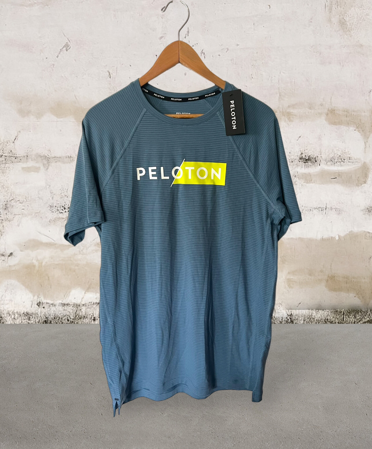 NWT! Peloton Lite Lines Short Sleeve T-Shirt Men’s Medium PS121 Blue Stripe