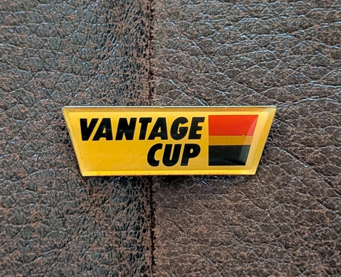 VINTAGE VANTAGE CUP GOLF TOURNAMENT PIN PINBACK BUTTON LAPEL PIN