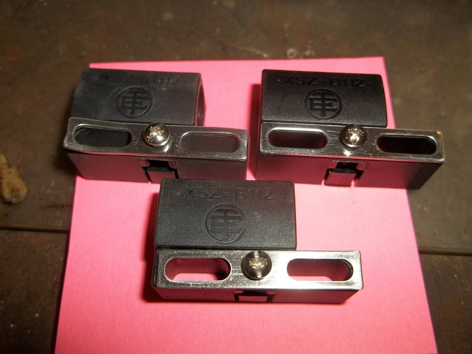 LOT OF 3 TELEMECANIQUE XSZ-B112 PROXIMITY SENSOR MOUNTS (BIN94)