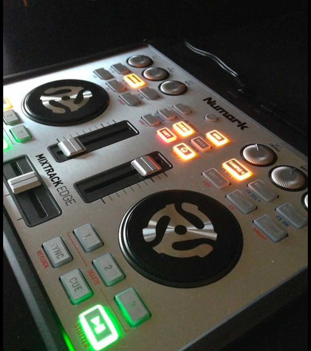 Numark Mixtrack edge DJ Controller