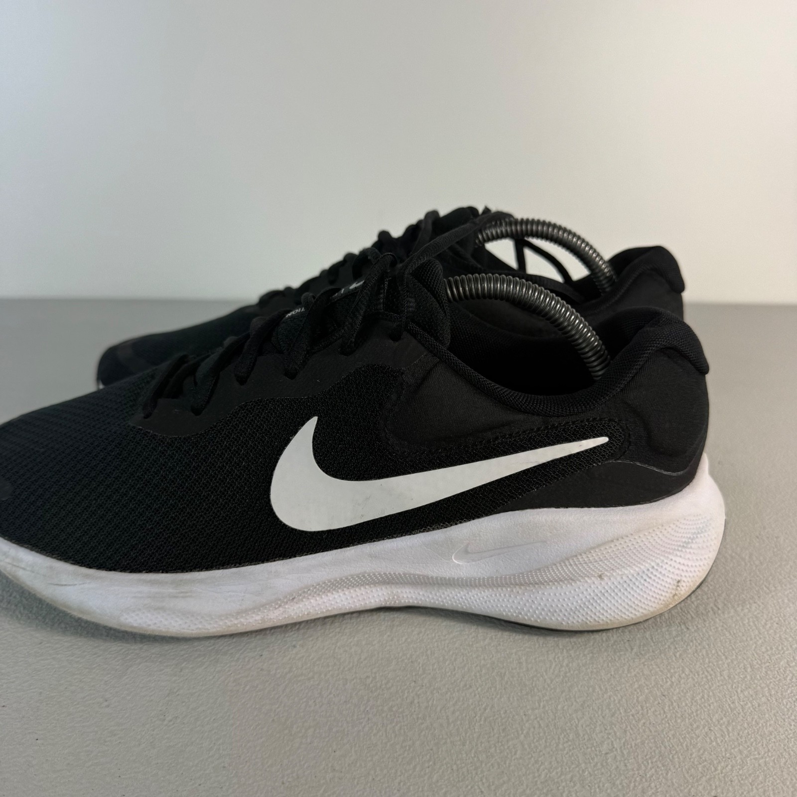 Nike Revolution 7 Black Athletic Running Shoes Men's US 9.5 UK 8.5 EU 43