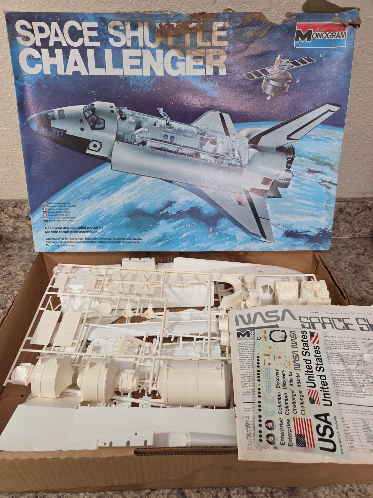 MONOGRAM NASA SPACE SHUTTLE CHALLENGER PLASTIC MODEL KIT 1:72 BOXED 5702 SEALED