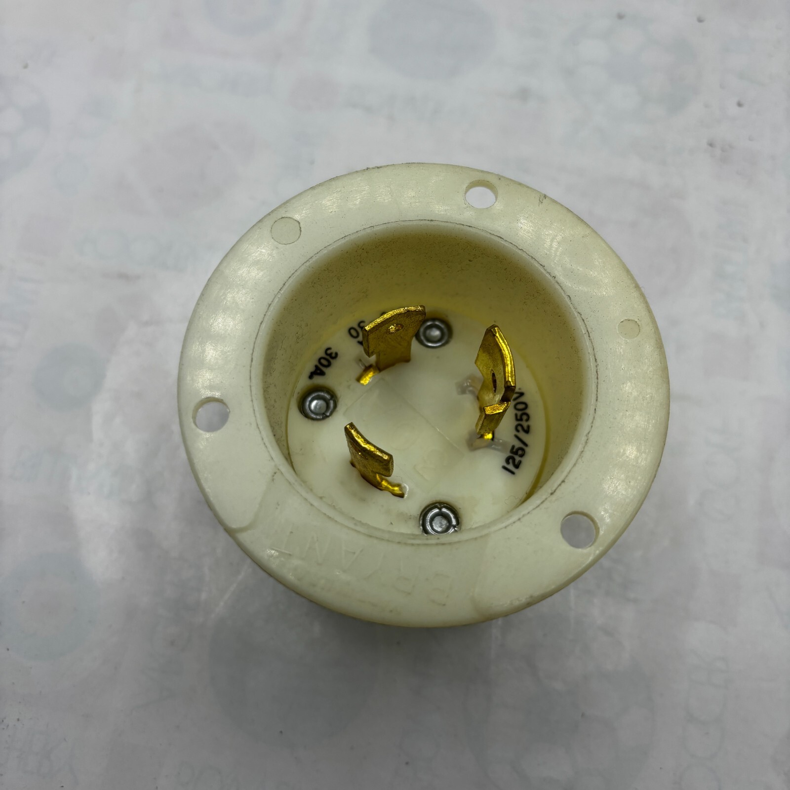 BRYANT 71030-MB White Locking Flanged Inlet 3 Pole 3Wire 30A 125/250V QTY:1🔔