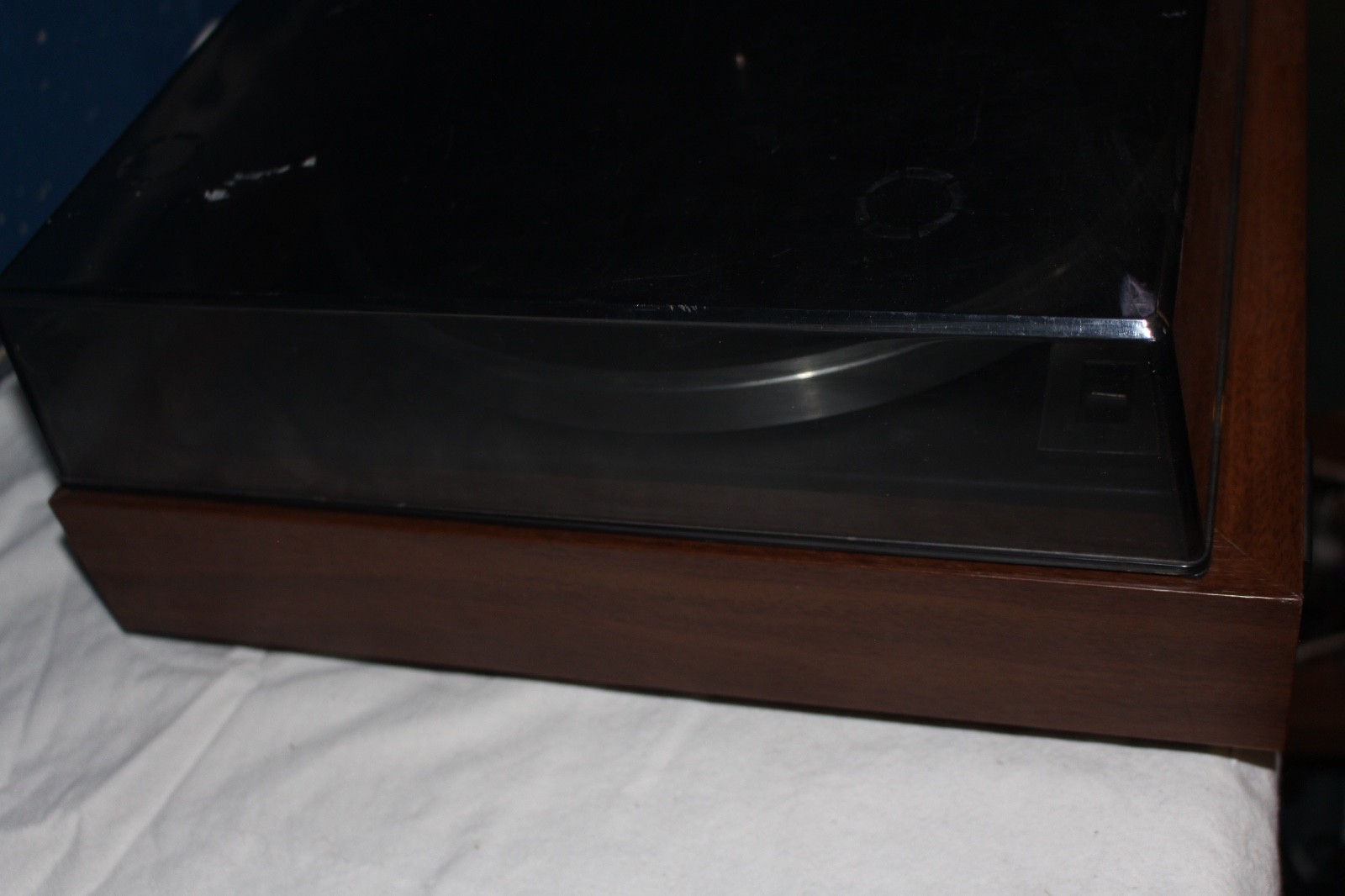 Sanyo TP-1800 Turntable - Missing 1 hinge
