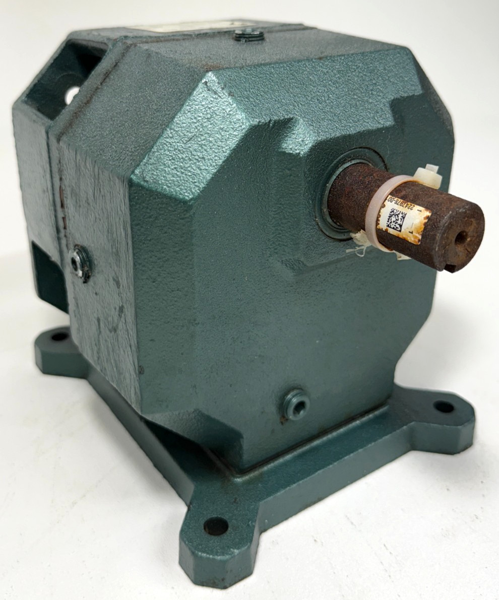 Grove Gear 705166L LMQ-10 368in/lbs 1.15HP 10:1Ratio In-Line Box Speed Reducer