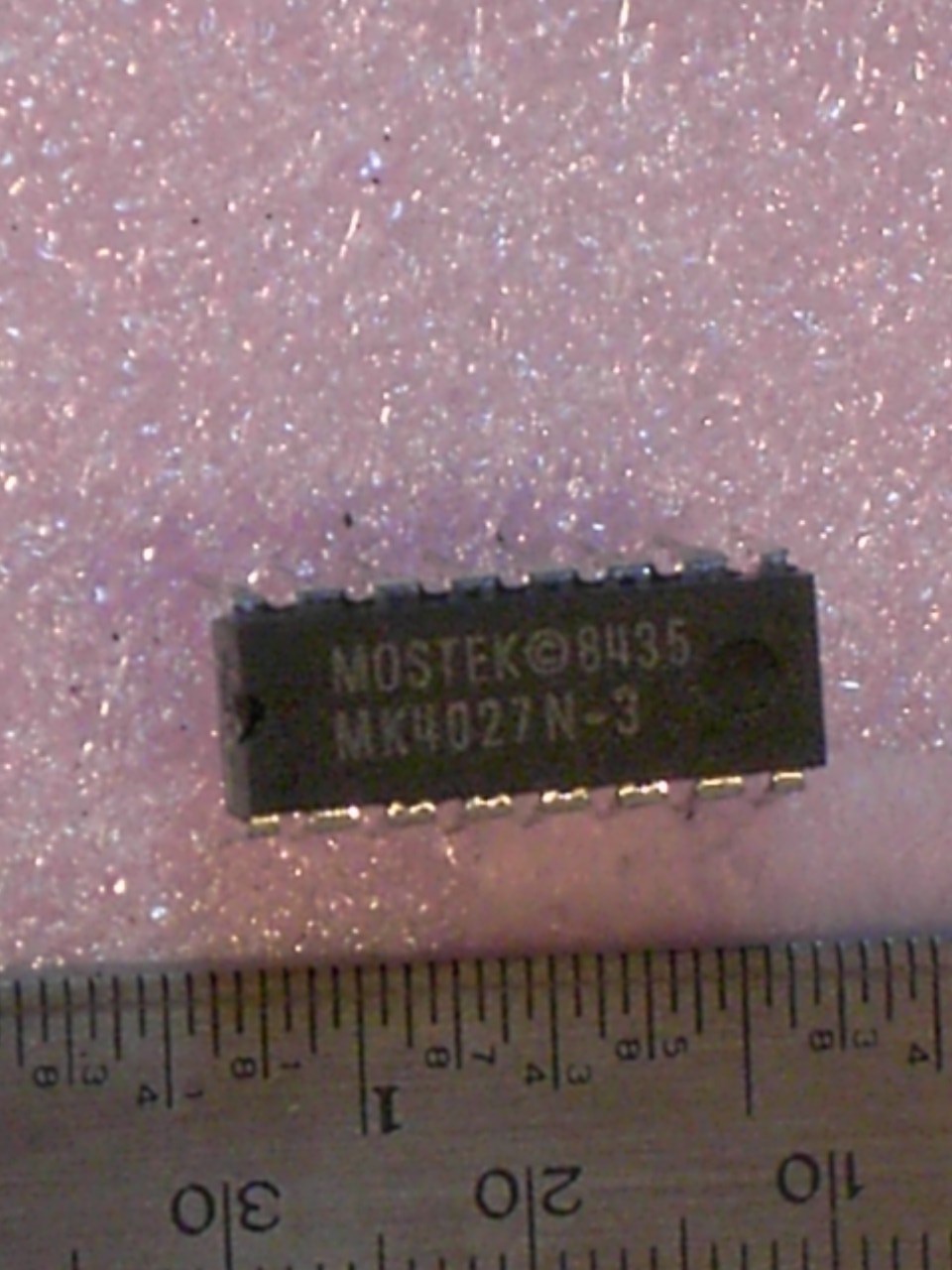 Motorola MK4027 4096 x 1 DRAM Dip 16
