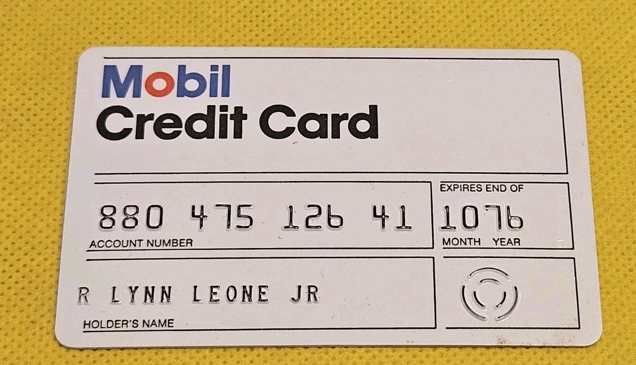 Mobil Oil Gas Credit Card ~ Expired 1976 ~ cc25