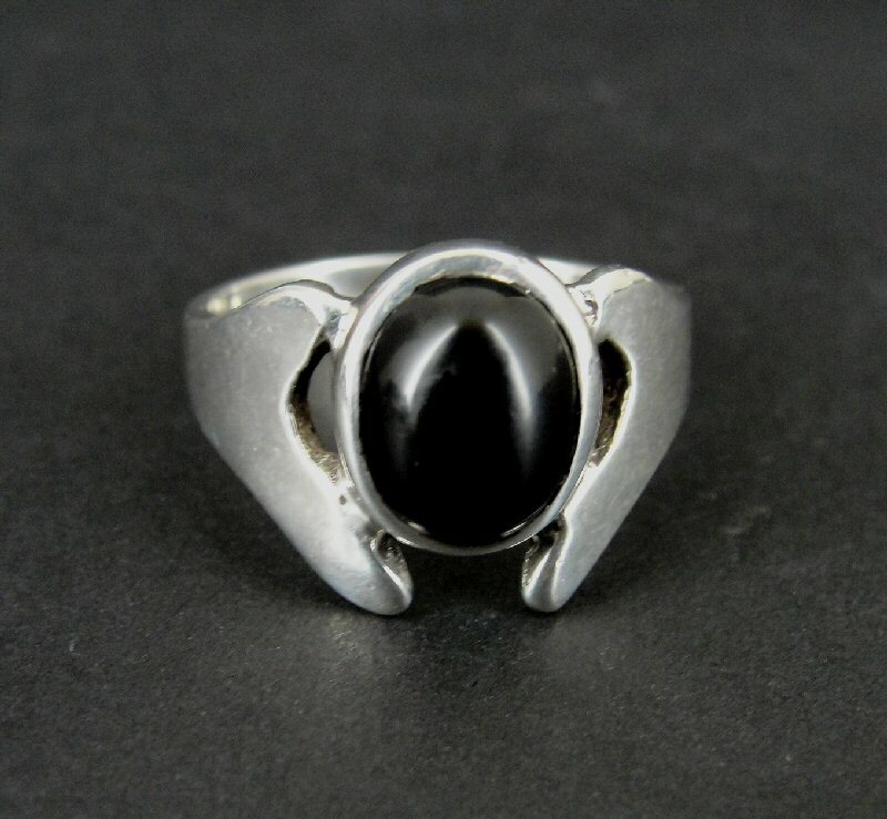 Ring Silver Oval Black Onyx Stone Side Design Sterling 925 Band Size 7.75 Ring