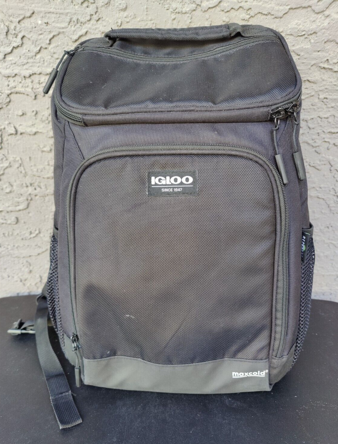 Igloo Cooler Backpack MaxCold  Black Holds 24 Cans Camping Sports