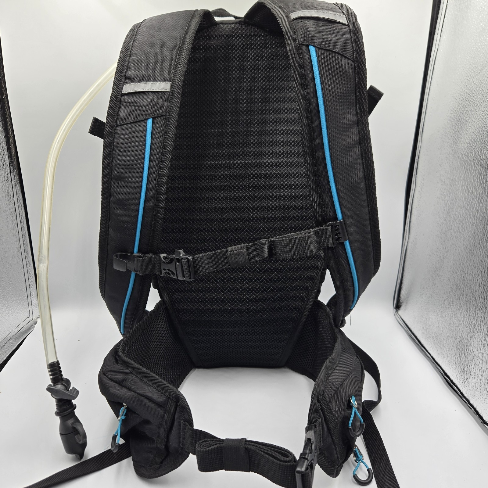 IRONMAN Hydration Hiking Running Backpack Black Blue Includes A 2L pouch