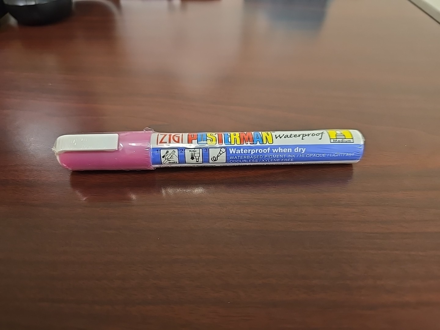New ZIG Posterman Waterproof 2mm Medium Tip Marker - Metallic Pink