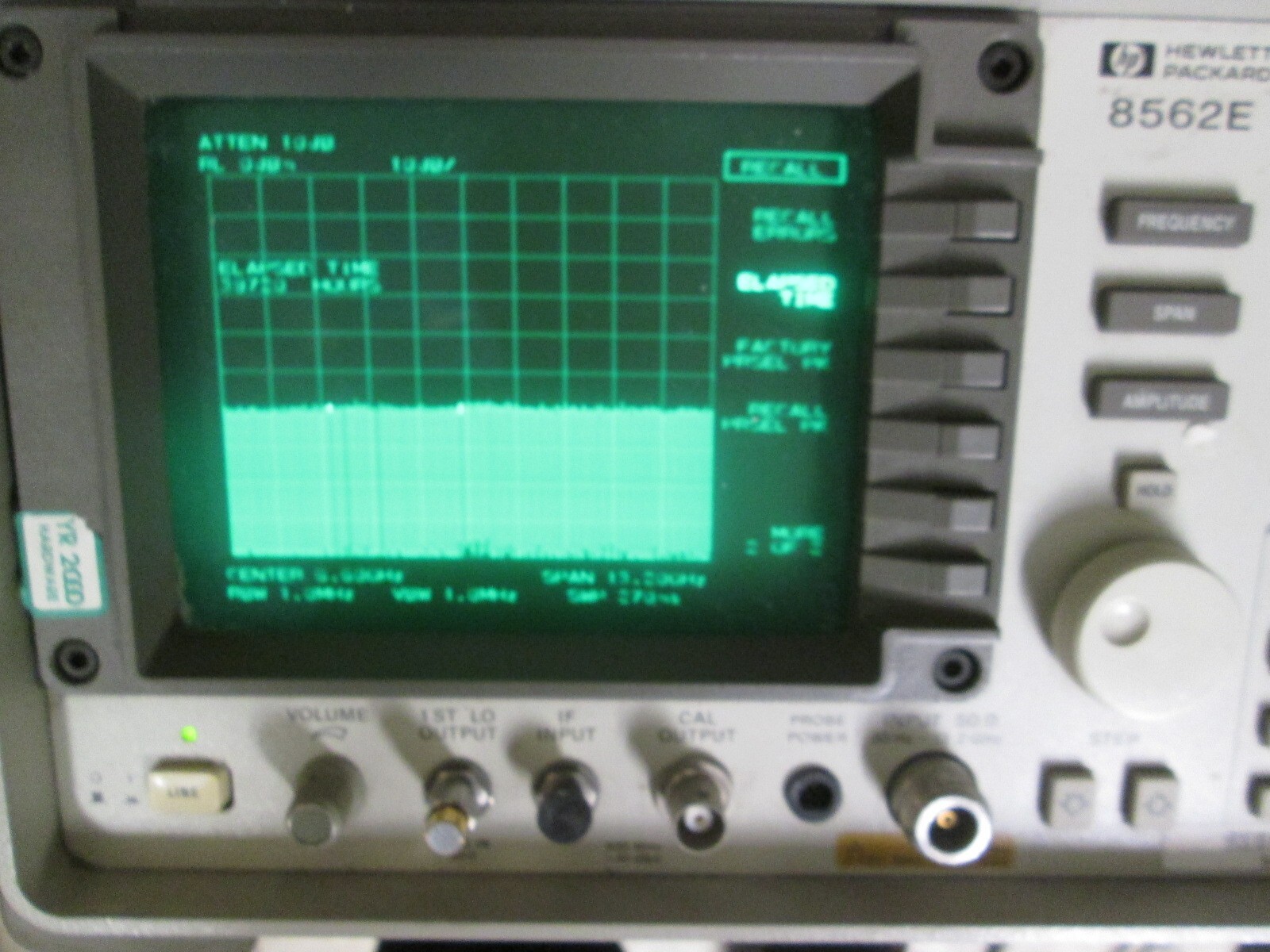 HP 8562E Spectrum Analyzer 9kHz to 13.5GHz BRIGHT DISPLAY with Memory Module