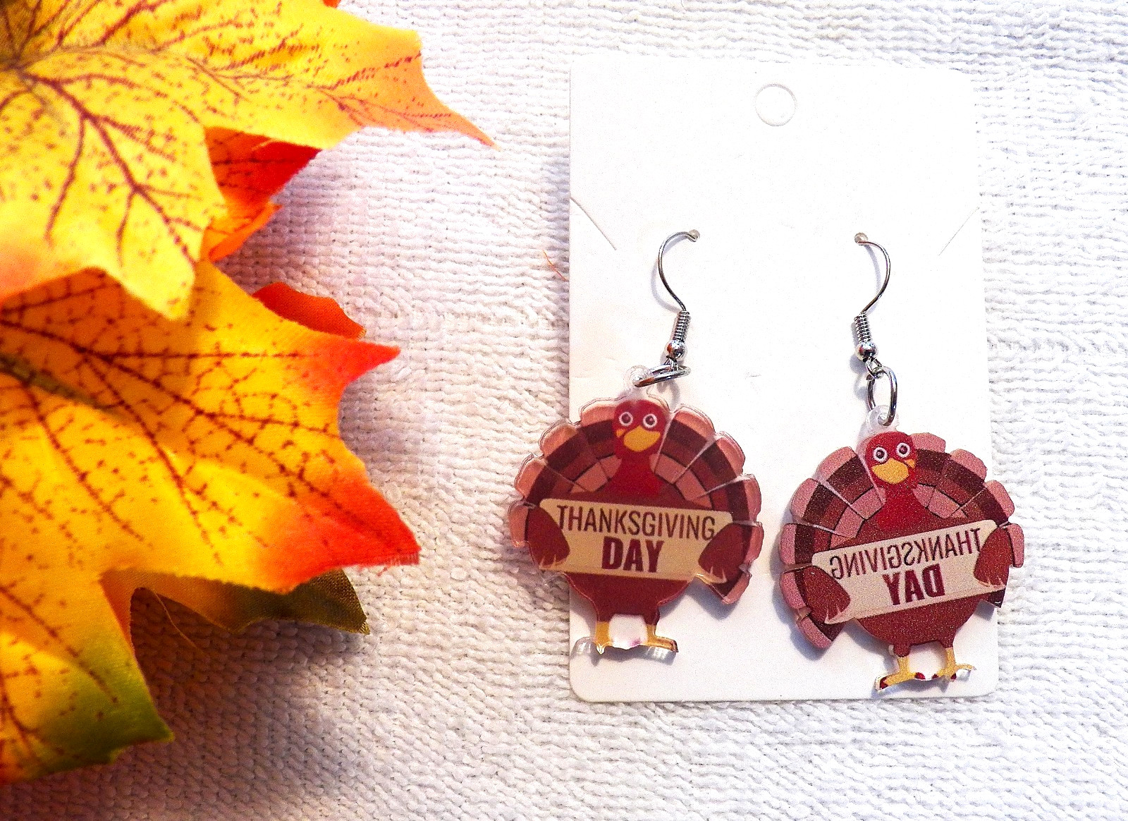 CLASSIC AUTUMN PIERCED EARRINGS THANKSGIVING DAY TURKEY FEATHERS ACRYLIC X25C