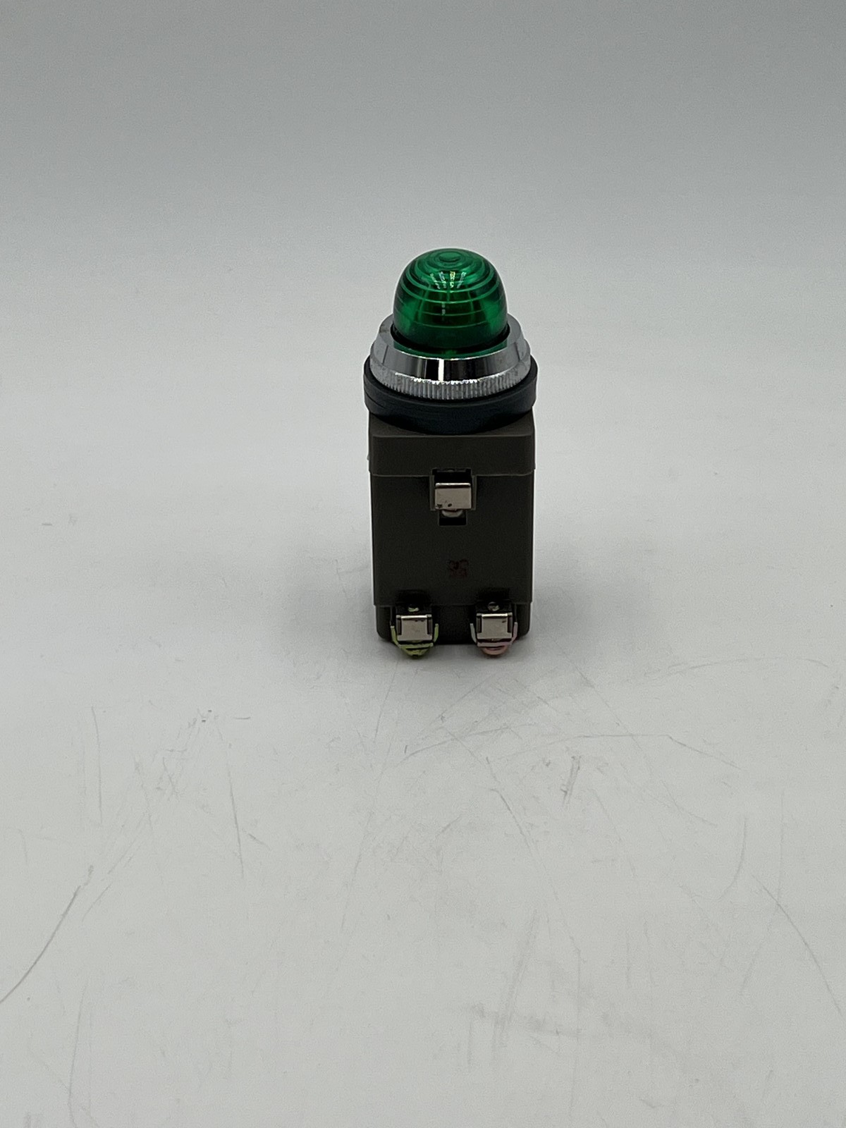 IZUMI DENKI B8108 LIGHT INDICATOR GREEN 18V 2W