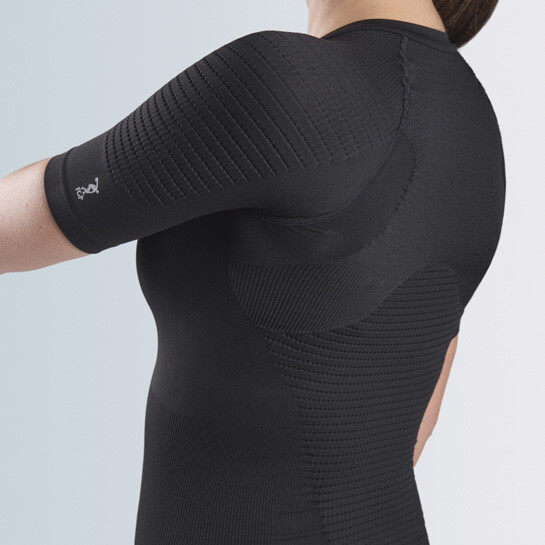 FGP P+ EFFECT ZIP SEAMLESS POSTURAL SWEATER