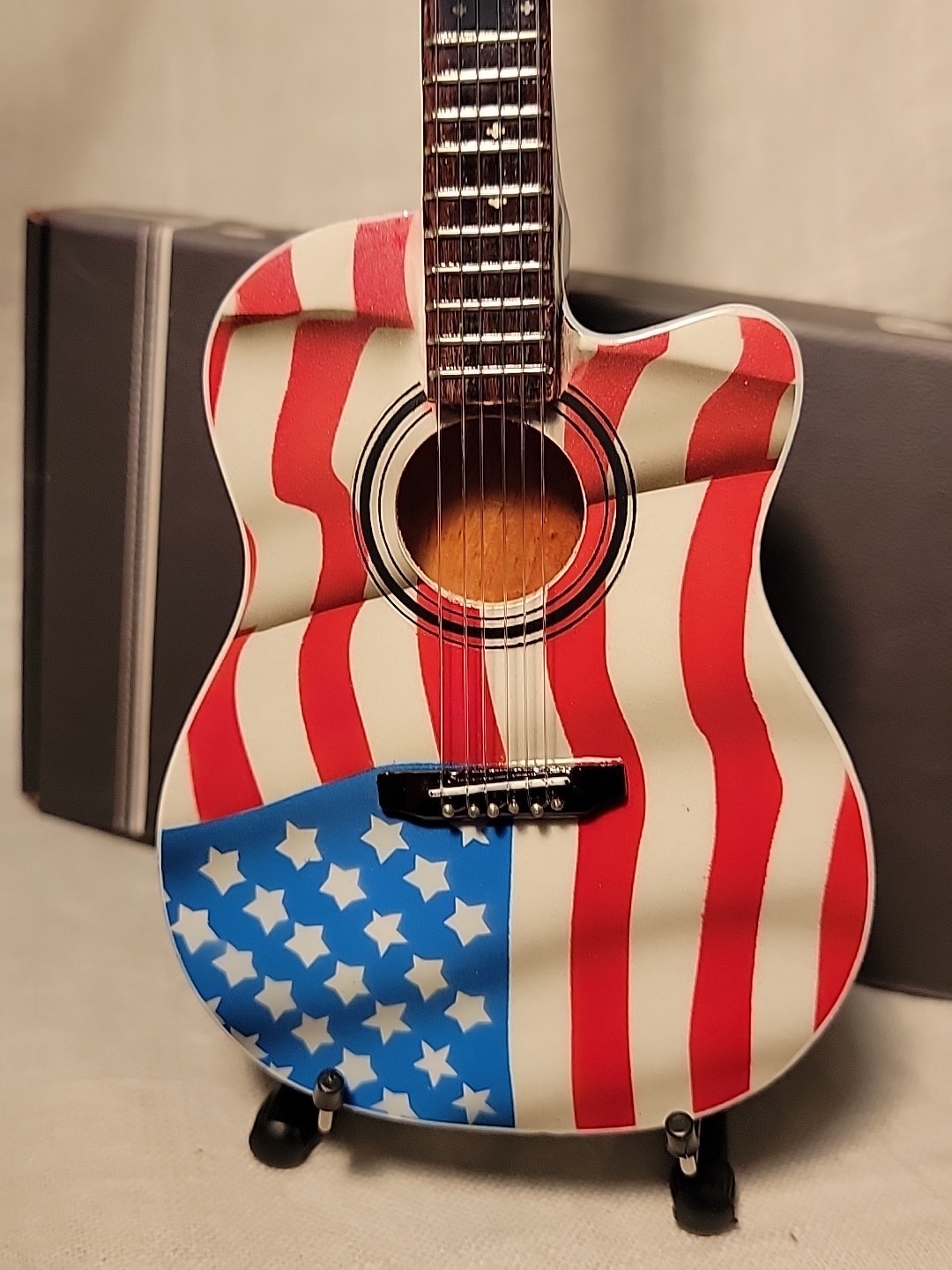 TOBY KEITH MINIATURE REPLICA GUITAR AXE HEAVEN