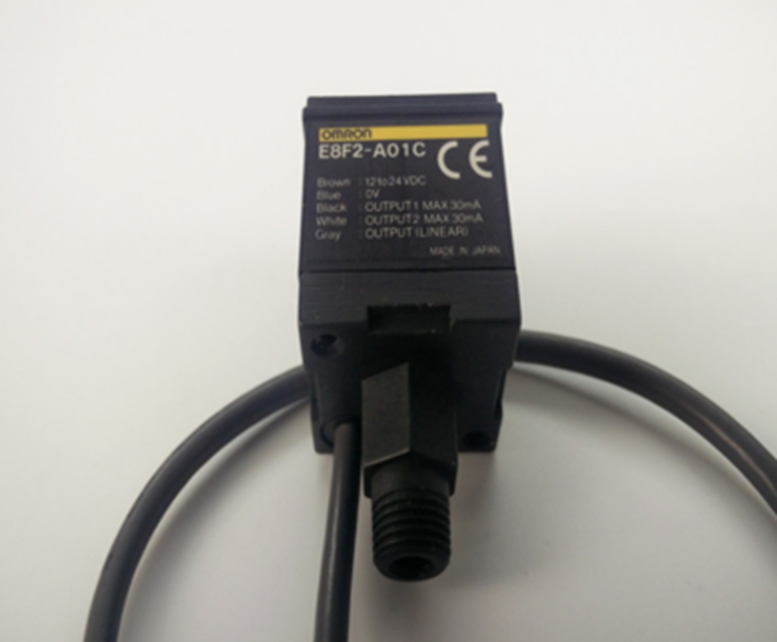 NEW Omron E8F2-A01C 12-24VDC Pressure Sensor with Easy-to-Read LED Display