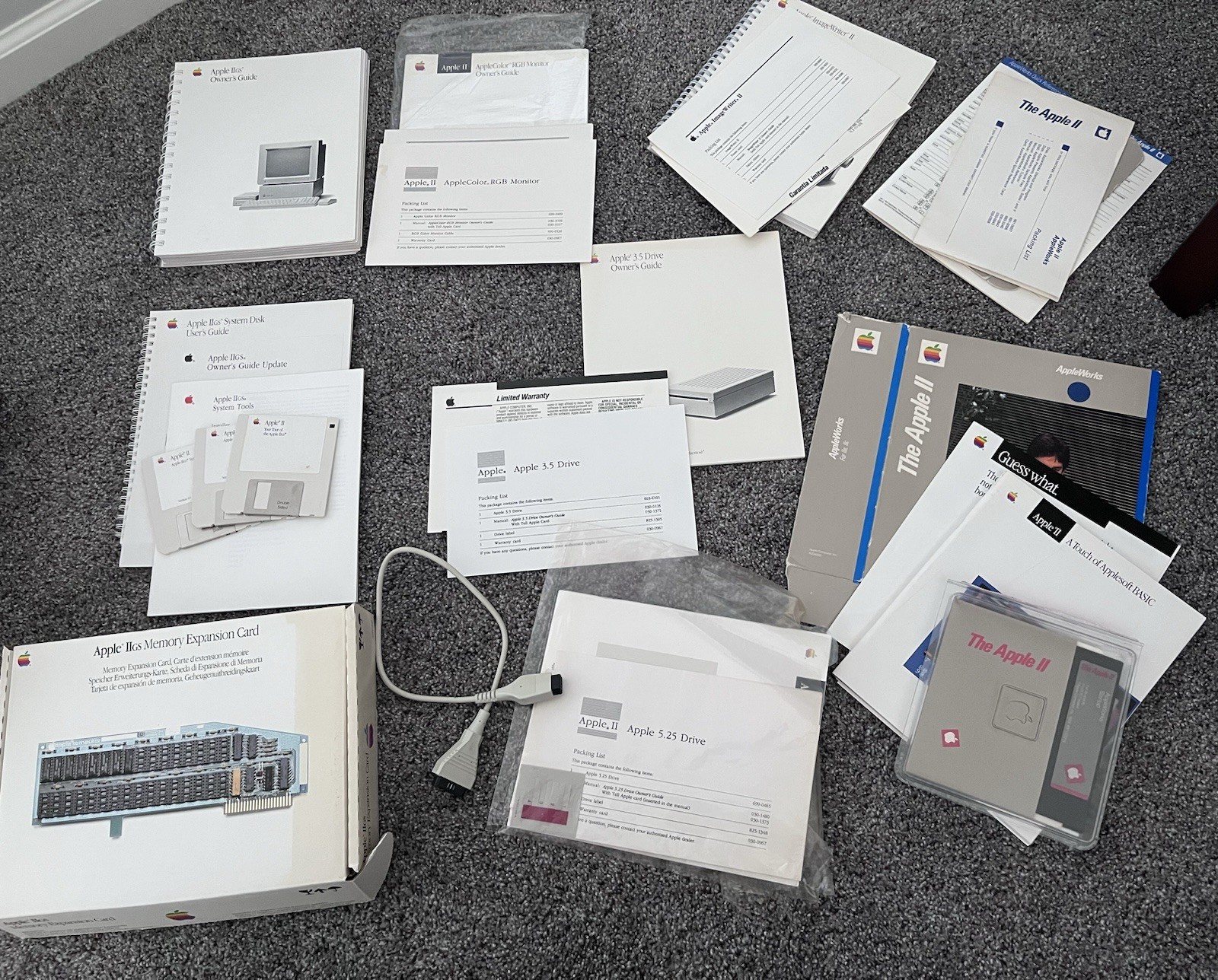Appleworks 2, 2GS, Color RGB, 3.5,  5.25 Manuals and Floppy Discs