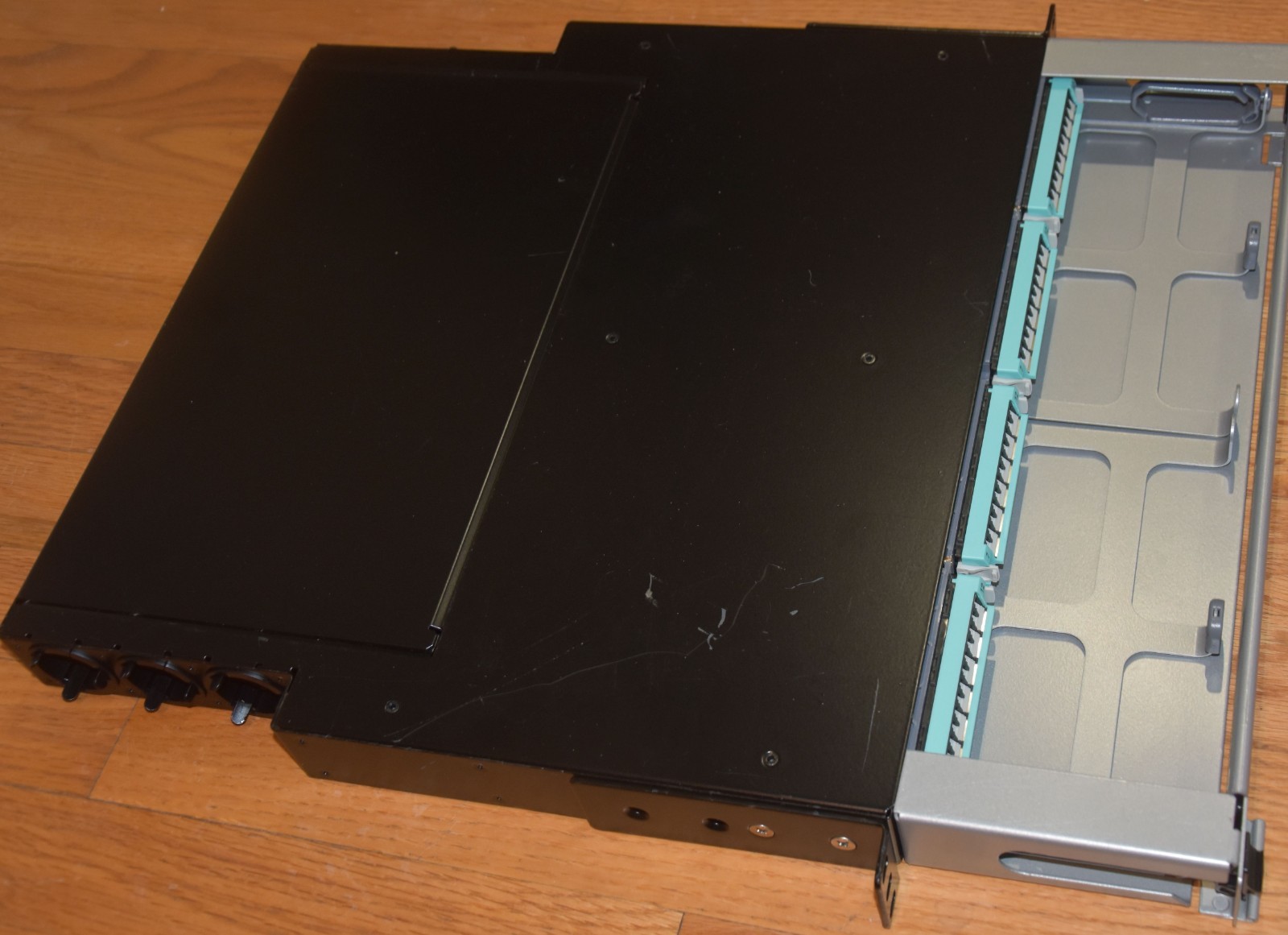 CommScope SYSTIMAX HD-1U Sliding Shelf w/ 4 24LC to 1X24F Multimode MPO Modules