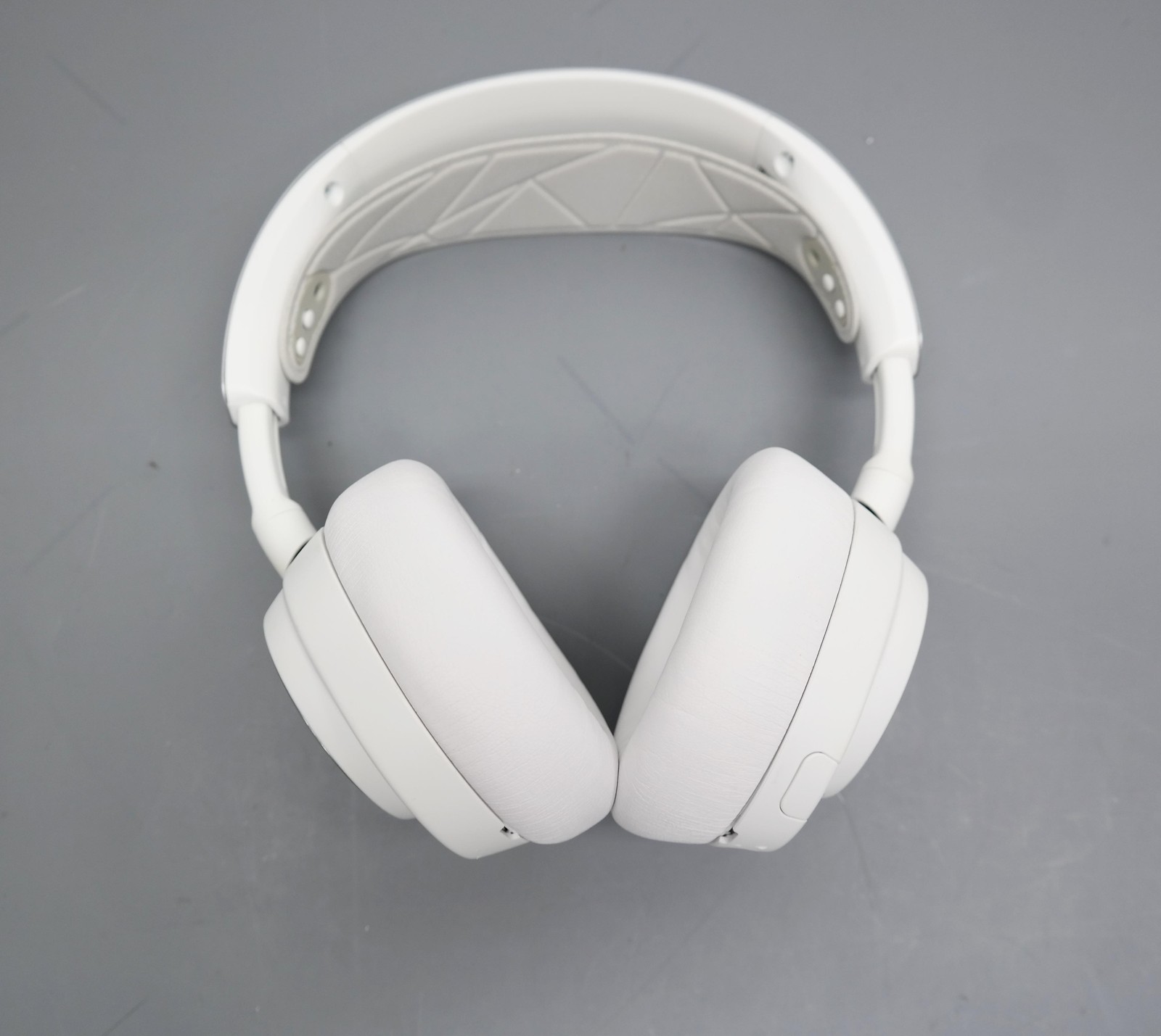 SteelSeries Arctis Nova Pro 61524 Wireless Multi Gaming Headset - White