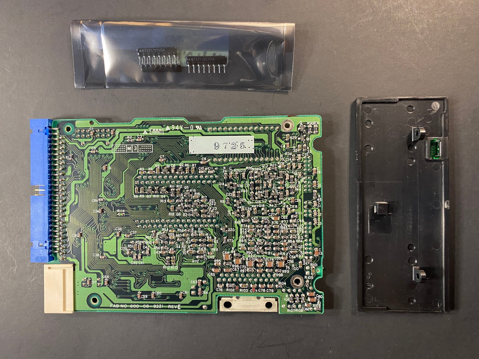 Quantum ProDrive 40S SCSI Drive – Front Bezel, PCB Board & Terminators