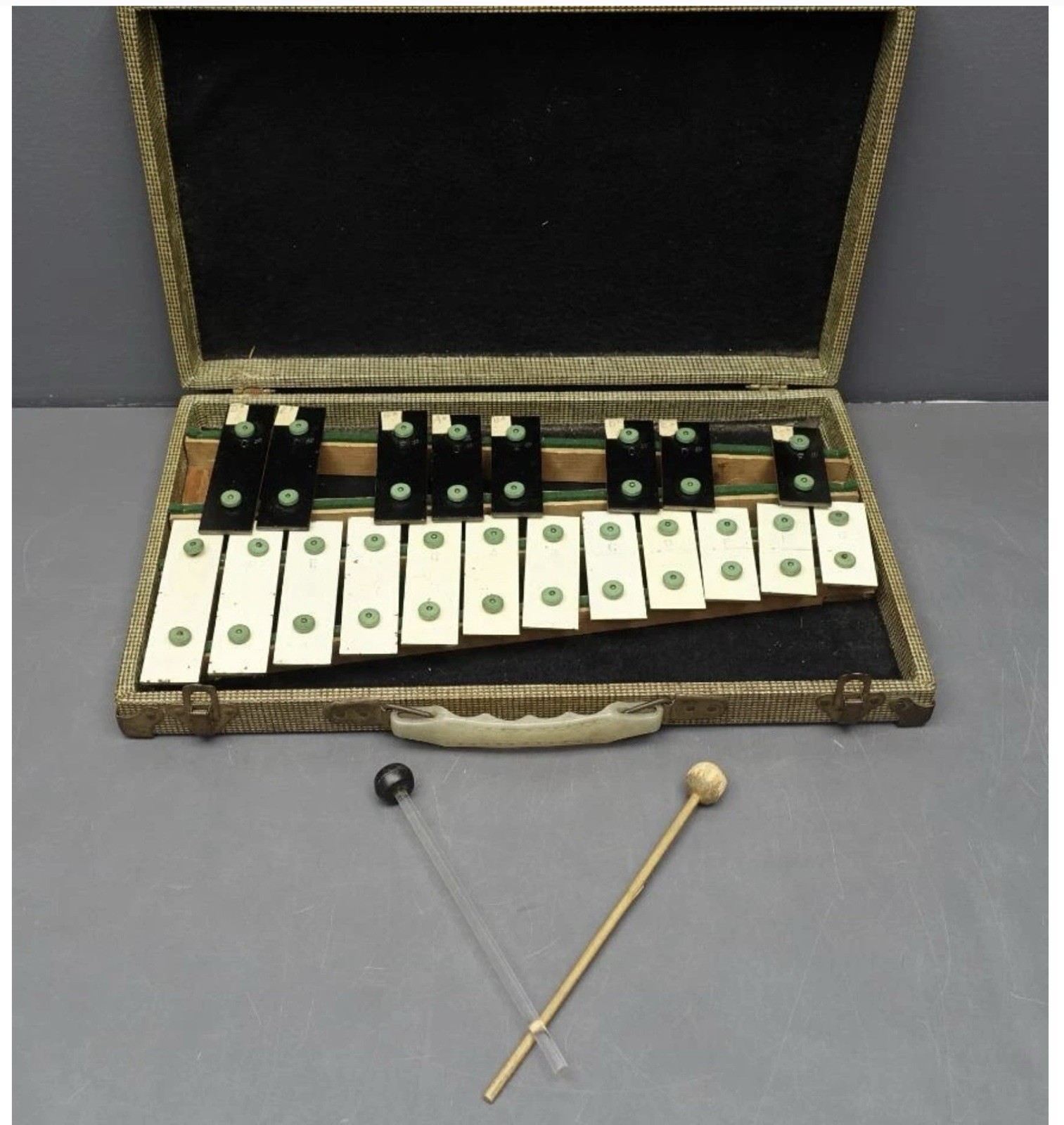 BF Kitching Co. Xylophone Vtg 20 tone bell set w/ Tweed Case +2 Mallets