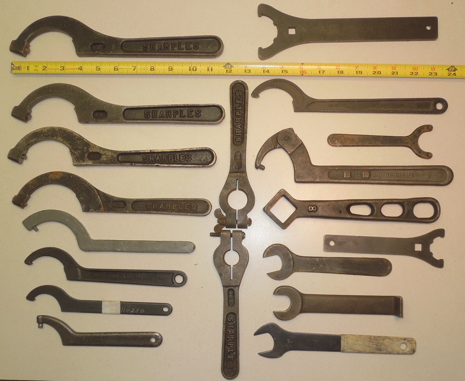 VINTAGE SPANNER WRENCHES AND MISCELLANEOUS WRENCHS (LOT OF 19 PIECES) ALL USED.