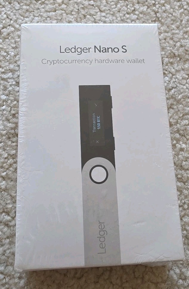 Ledger Nano S Cryptocurrency Bitcoin Hardware Wallet  New Sealed!