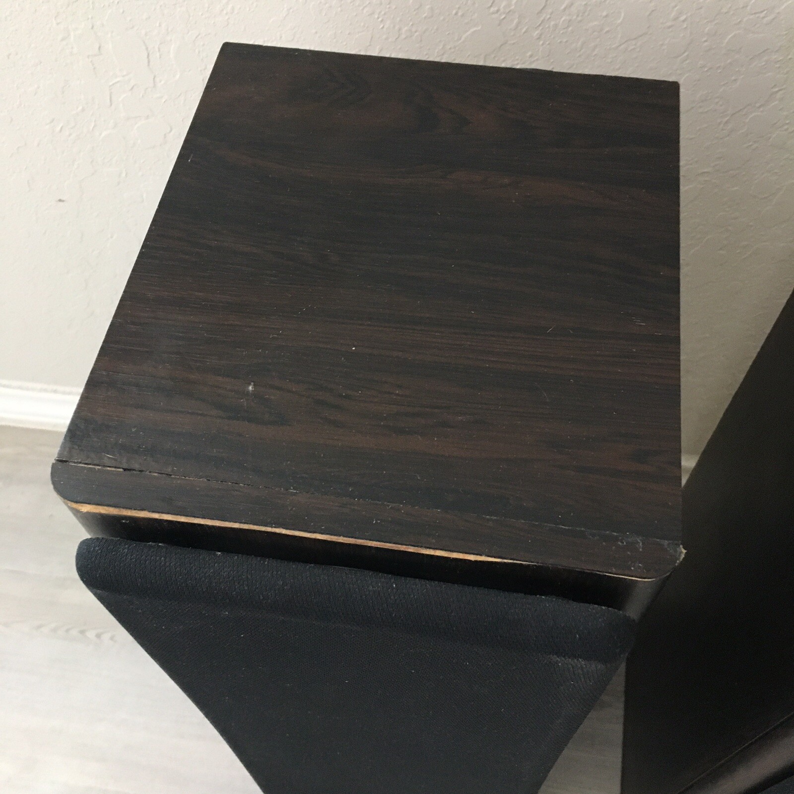Vintage Fisher 2 Way Speaker System D2 - Untested