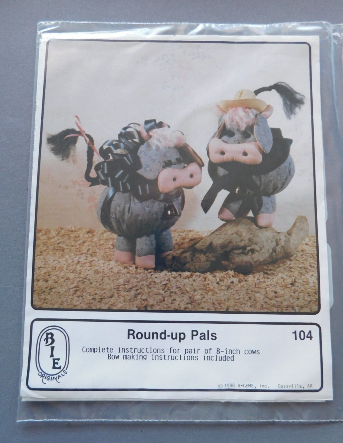 Round-up Pals- Complete Instr & Pattern for pair of 8" cows - BIE Originals 104