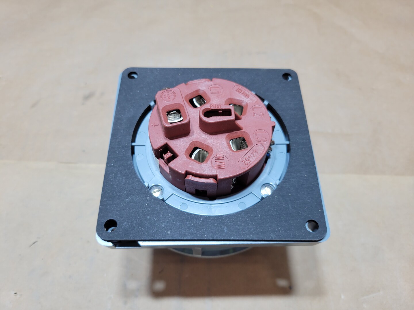 SURPLUS NEW MENNEKES ME560B9W-L 60 Amp,250 Volt, 5 Wire Fueling Tree Inlet Plug
