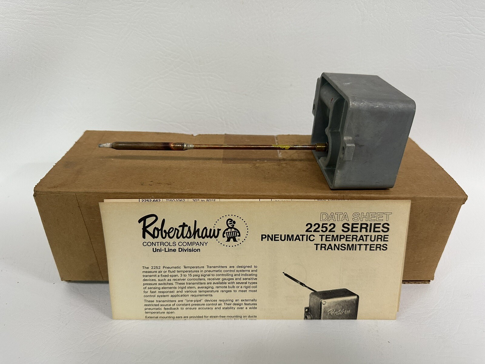NEW ROBERTSHAW 2252-610 Tempearture Transmitter