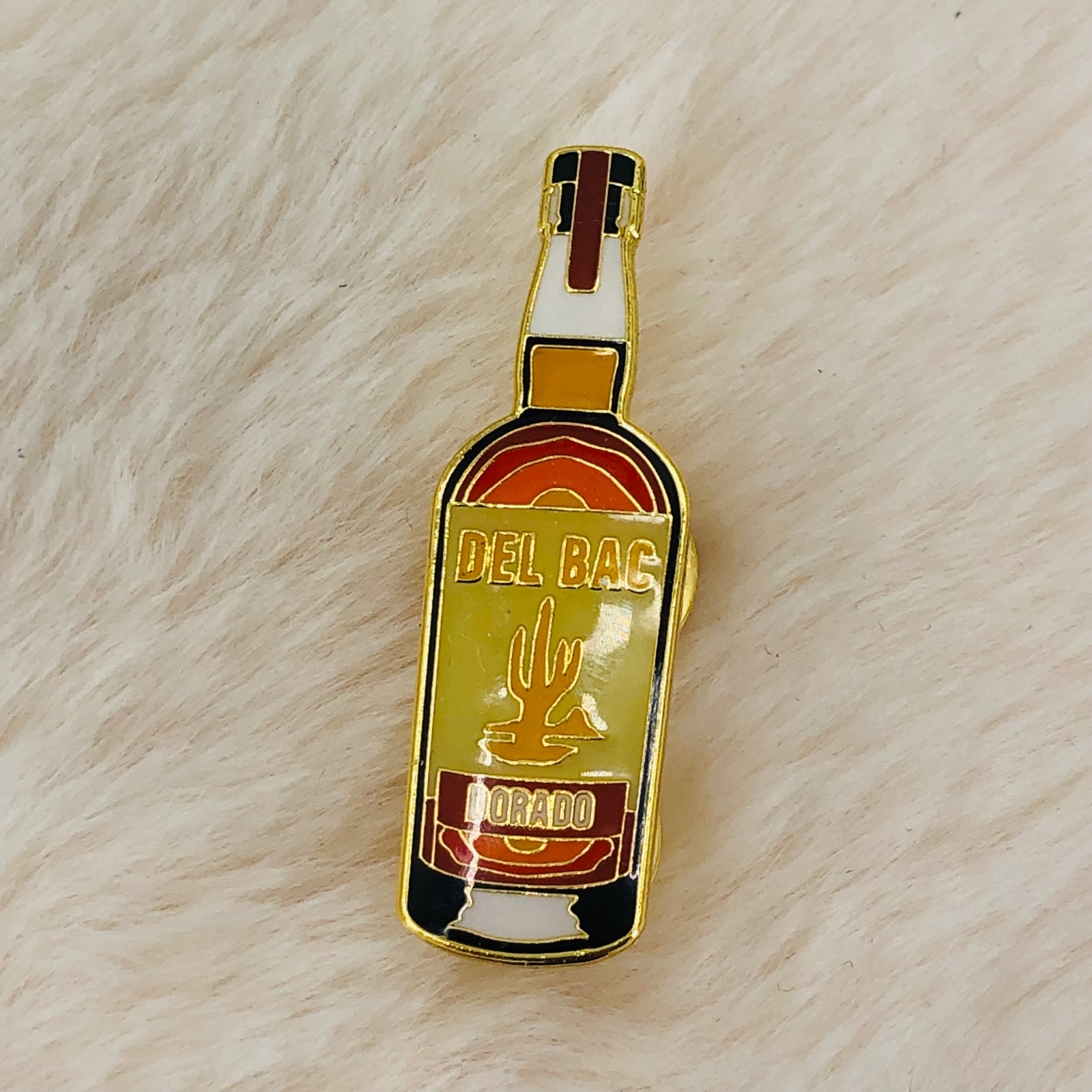 Del Bac Dorado Whiskey Advertising Bottle Shaped Enamel Lapel Pin