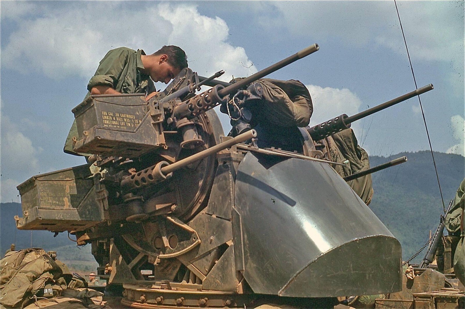Vietnam War Photo  / Quad .50 M2 Browning Machine Gun Vietnam  COLOR Photo  8304