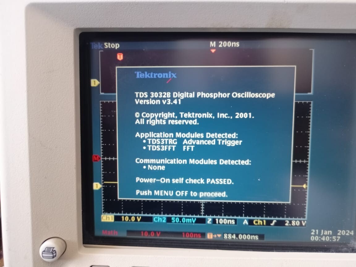 TEKTRONIX TDS 3032B 2CHANNEL COLOR DIGITAL PHOSPHOR OSCILLOSCOPE 300MHZ 2.5 GS/S